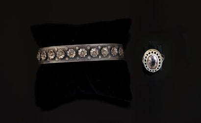 BRACELET JONC rigide ouvrant en argent, poinçon...