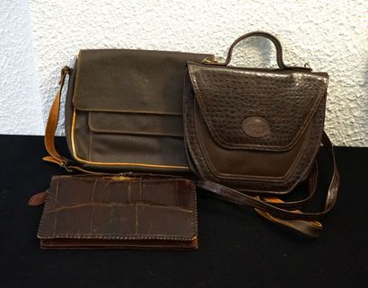 SET in leather, imitation leather and coated...