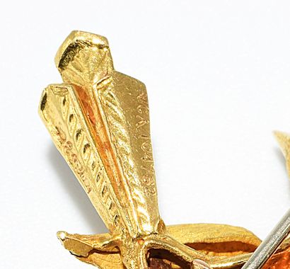 VAN CLEEF & ARPELS - BROCHE présentant un...