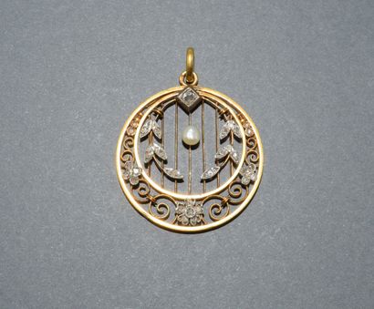 PENDENTIF en or jaune 18K (750/°°) poinçon...