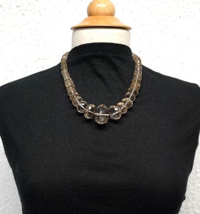 COLLAR of round faceted beads of lightly...