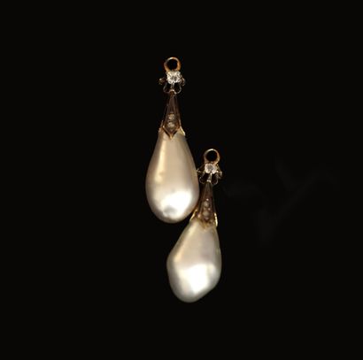 PAIRE DE PAMPILLES en or rose 18k (750/°°)...