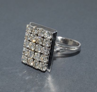 RING in 18k (750/°°) white gold with eagle's...