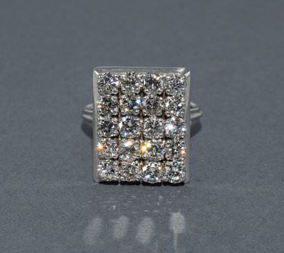 RING in 18k (750/°°) white gold with eagle's...