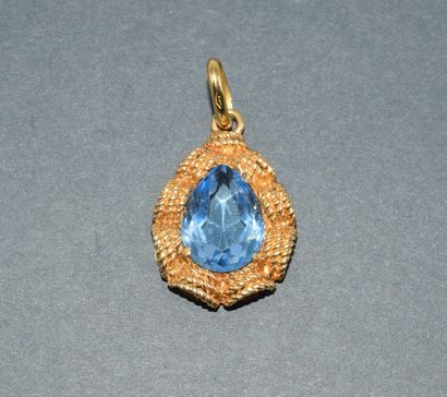 PENDENTIF en or jaune 18k (750/°°) poinçon...