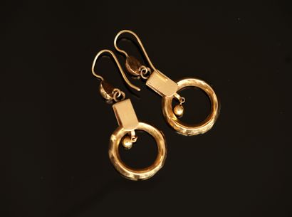 PAIRE DE PENDANTS D'OREILLES en or jaune...