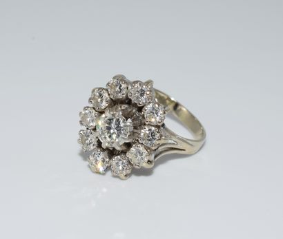 MARGUERITE RING in 18k (750/°°) white gold...