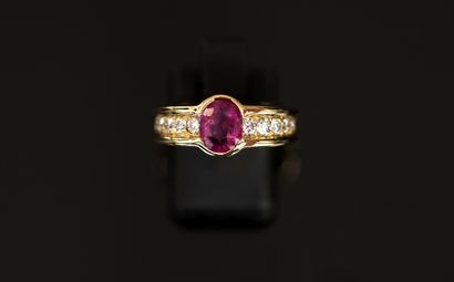18K (750/°°) yellow gold eagle head ring,...