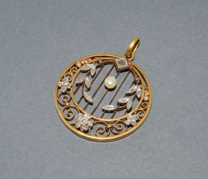 PENDENTIF en or jaune 18K (750/°°) poinçon...