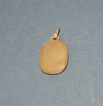 AUGIS - MEDAILLE d’amour en or jaune 18K...