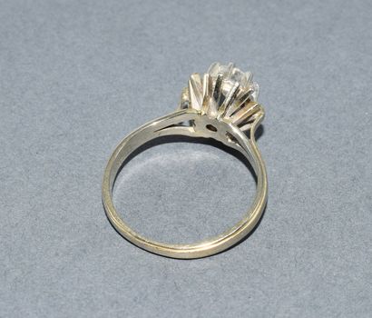 SOLITARY RING in 18k (750/°°) white gold...