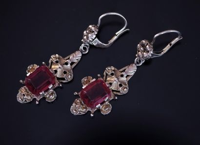 PAIR OF EAR PENDANTS in silver gilt min 800/°°...