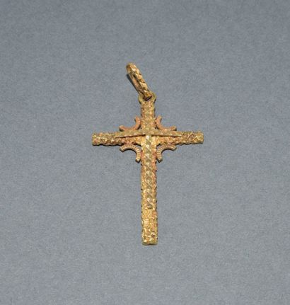 CROSS PENDANT in 18K (750/°°) yellow gold,...