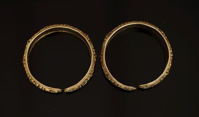 SET of 2 open rigid BRACELETS in min. 800/°°°...