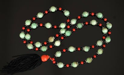 Art Deco SAUTOIR made of jade, coral, onyx...