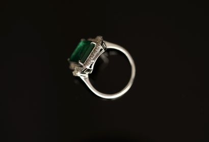 BAGUE en or blanc 18K (750/°°) poinçon hibou,...