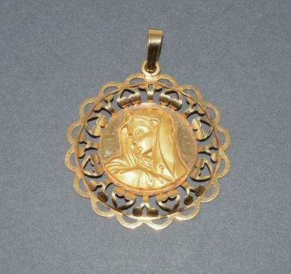 PENDENTIF MEDAILLE en or jaune 18k (750/°°)...