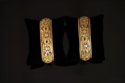 SET of 2 open rigid BRACELETS in min. 800/°°°...