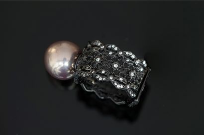 925/°° blackened silver ring with an openwork...
