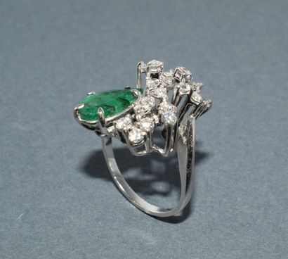 BAGUE en or blanc 18K (750/°°) poinçon tête...