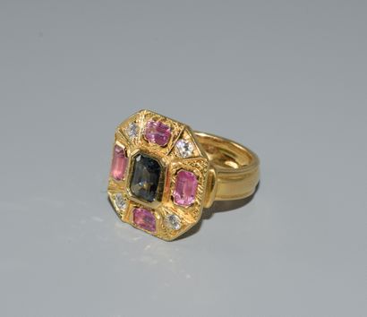 RING in 18K (750/°°) yellow gold with eagle...