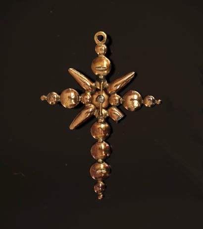 PENDENTIF CROIX en or rose 18k (750/°°) poinçon...