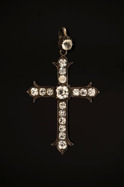 PENDENTIF CROIX en argent, poinçon sanglier,...