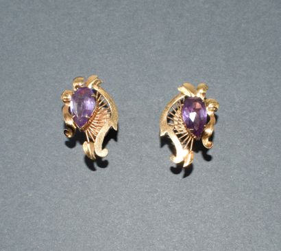 PAIR OF 18K (750/°°) yellow gold earrings,...