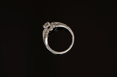 BAGUE en or gris 14K (585/°°) poinçon coquille,...