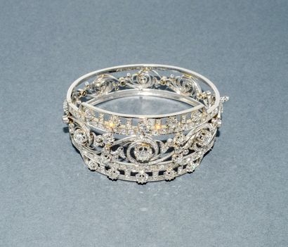 BRACELET jonc ouvrant en or blanc 18K (750/°°)...