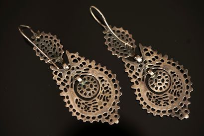 PAIRE DE PENDANTS D'OREILLES en argent min...