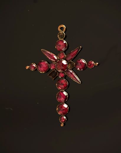 PENDENTIF CROIX en or rose 18k (750/°°) poinçon...