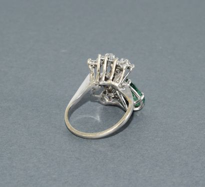 BAGUE en or blanc 18K (750/°°) poinçon tête...