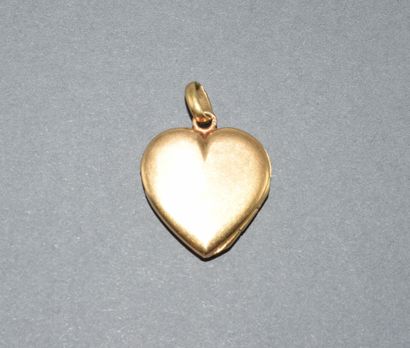 PENDENTIF CASSOLETTE en or jaune 18K (750/°°)...