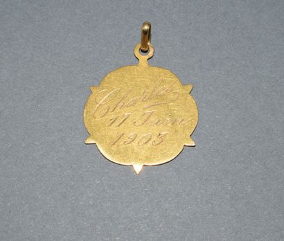 PENDENTIF en or jaune 18K (750/°°) poinçon...