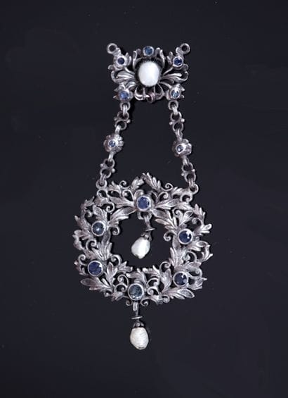 SET in silver min 800/°° swan hallmark, including...