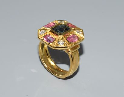 RING in 18K (750/°°) yellow gold with eagle...