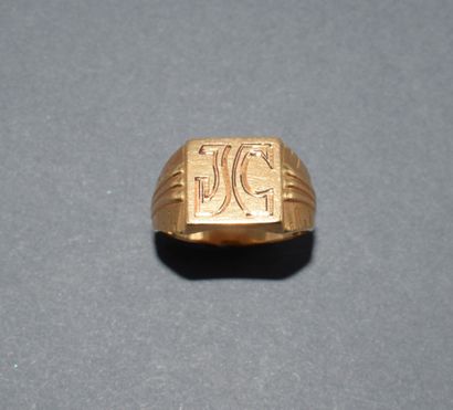 CHEVALIERE in 18K (750/°°) yellow gold, eagle...