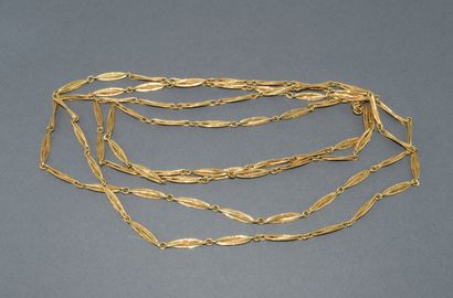 LONG SAUTOIR en or jaune 18K (750/°°) poinçon...
