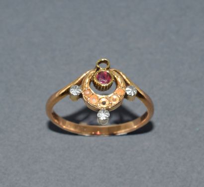CHARMING ART NOUVEAU ring in 18K (750/°°)...