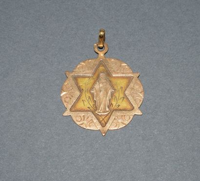 PENDENTIF en or jaune 18K (750/°°) poinçon...