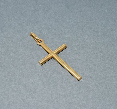 PENDENTIF croix bâton en or jaune 18k (750/°°)...