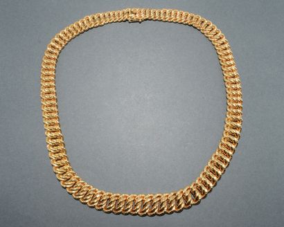 COLLIER en or jaune 18K (750/°°), poinçon...