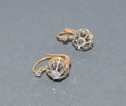 PAIR OF DORMEUSES in 18K (750/°°) yellow...