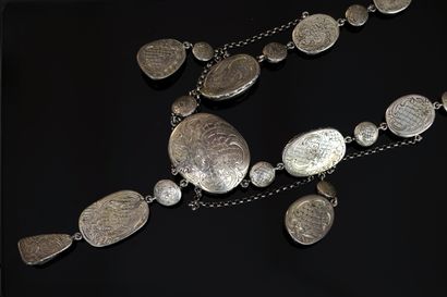 IMPORTANT DRAPERIE NECKLACE in min. silver...
