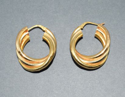 PAIRE DE CREOLES en or jaune 18K (750/°°)...