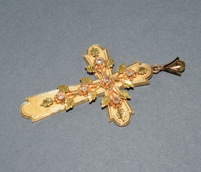 PENDENTIF CROIX en or jaune 18K (750/°°)...