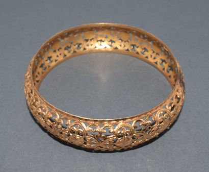 18K (750/°°) yellow gold chased and openwork...