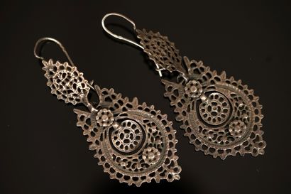 PAIRE DE PENDANTS D'OREILLES en argent min...