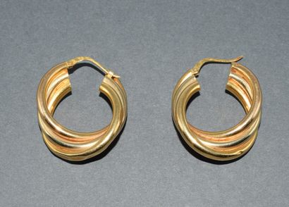 PAIRE DE CREOLES en or jaune 18K (750/°°)...